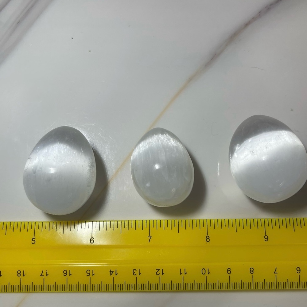 3 flashy selenite eggs